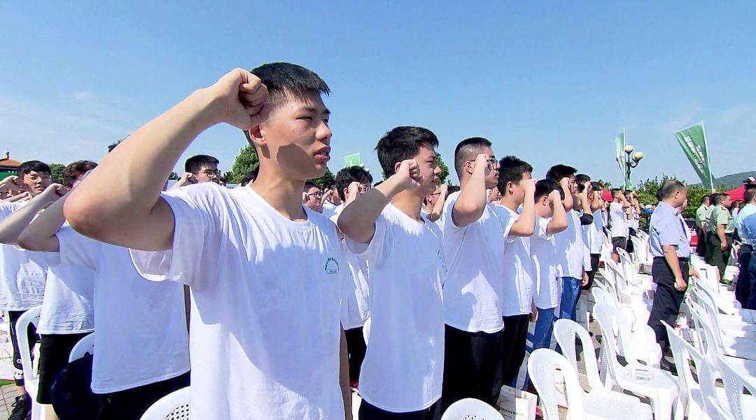 兵役登記證上大學(xué)一定要嗎？詳解兵役登記與大學(xué)入學(xué)要求，關(guān)于兵役登記證與大學(xué)入學(xué)要求的詳解，是否上大學(xué)必須持有兵役登記證？