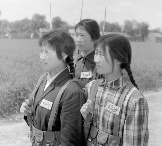 中國女兵老照片，歷史中的巾幗英雄形象展現(xiàn)，中國女兵老照片，歷史巾幗英雄形象展