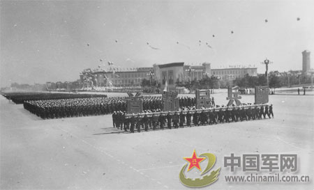 重溫歷史瞬間，探索1959年國(guó)慶閱兵視頻，重溫歷史瞬間，探索經(jīng)典，回顧1959年國(guó)慶閱兵盛況