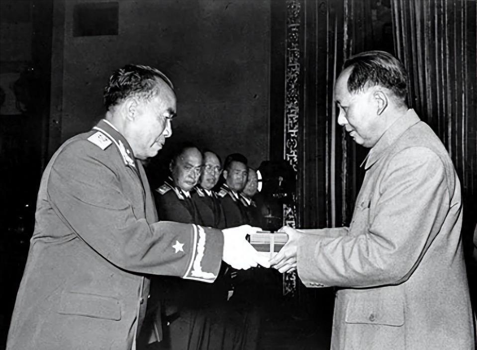 井岡山艦是什么級(jí)別的軍事力量？全面解讀中國(guó)海軍新銳艦艇，全面解讀中國(guó)海軍新銳艦艇，井岡山艦的軍事級(jí)別與實(shí)力分析